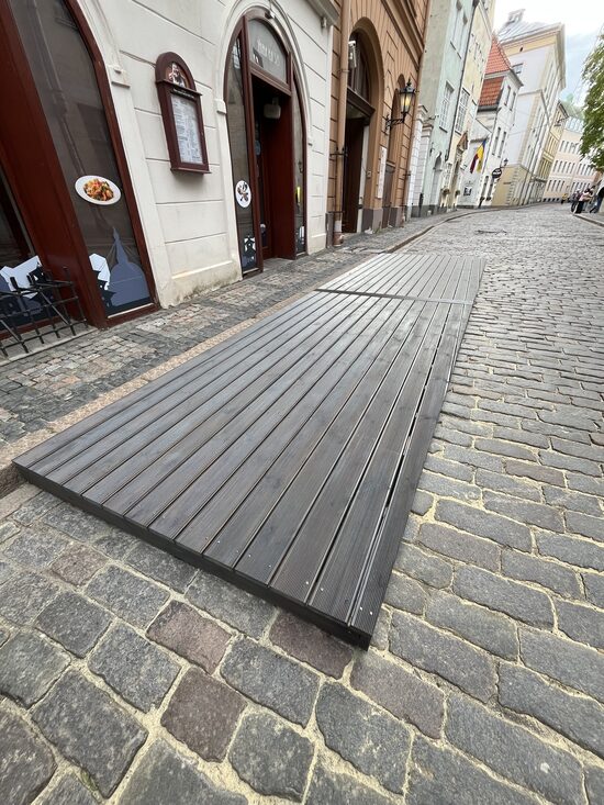 Parklets jeb terase āra kafejnīcai